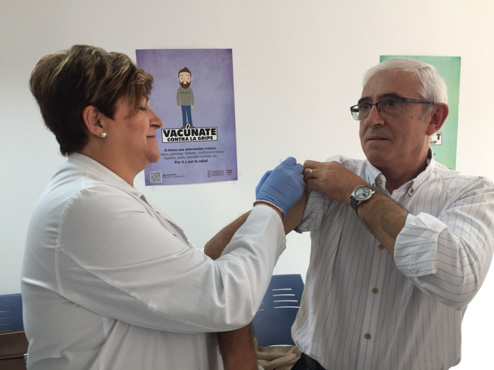 La campaña 2017 "vacúnate contra la gripe" se presentó en el centro de salud de Sax