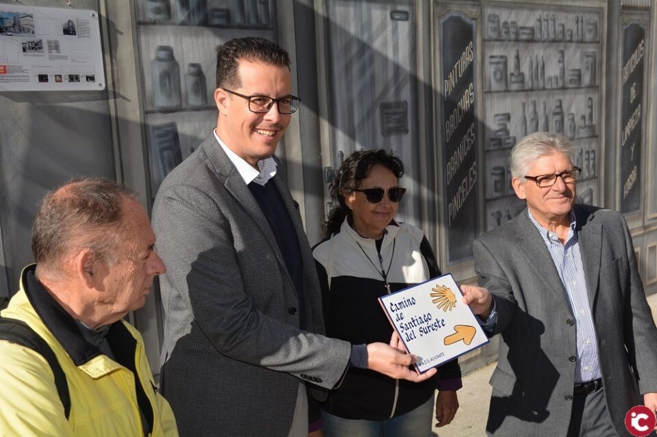 Elda señaliza la ruta del Camino de Santiago a su paso por en interior del casco urbano