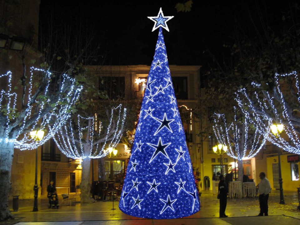 El Ayuntamiento de Aspe amplia la iluminación navideña en zonas comerciales como Parque de La Coca