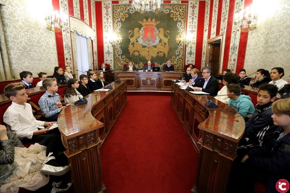 Los niños alicantinos protagonistas del pleno municipal celebrado hoy