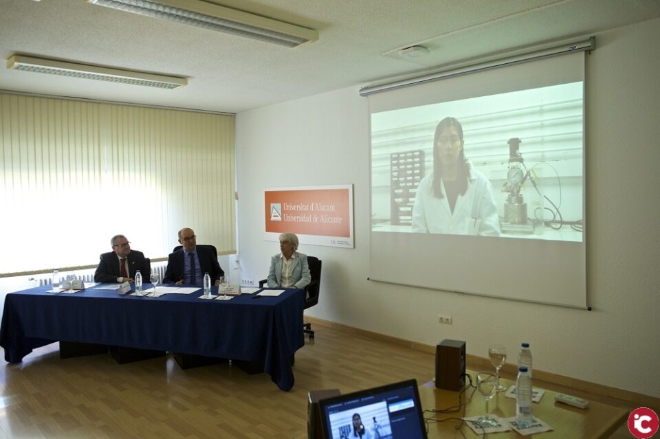 La investigadora Laura Pastor rep el XXV premi a la millor tesi doctoral en el camp de la Química Sant Albert Magne