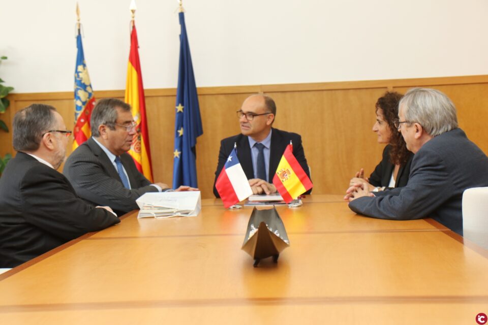 Las universidades de Alicante y la chilena de Talca acuerdan colaborar en la formación de doctores