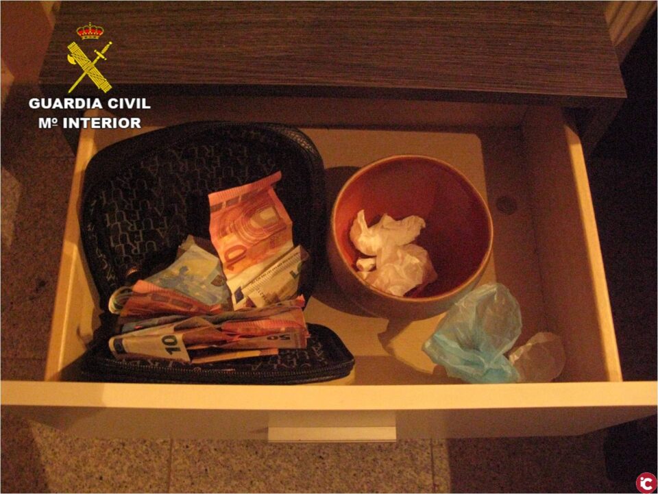 La Guardia Civil desmantela un nuevo punto de venta de droga en un domicilio de Torrevieja