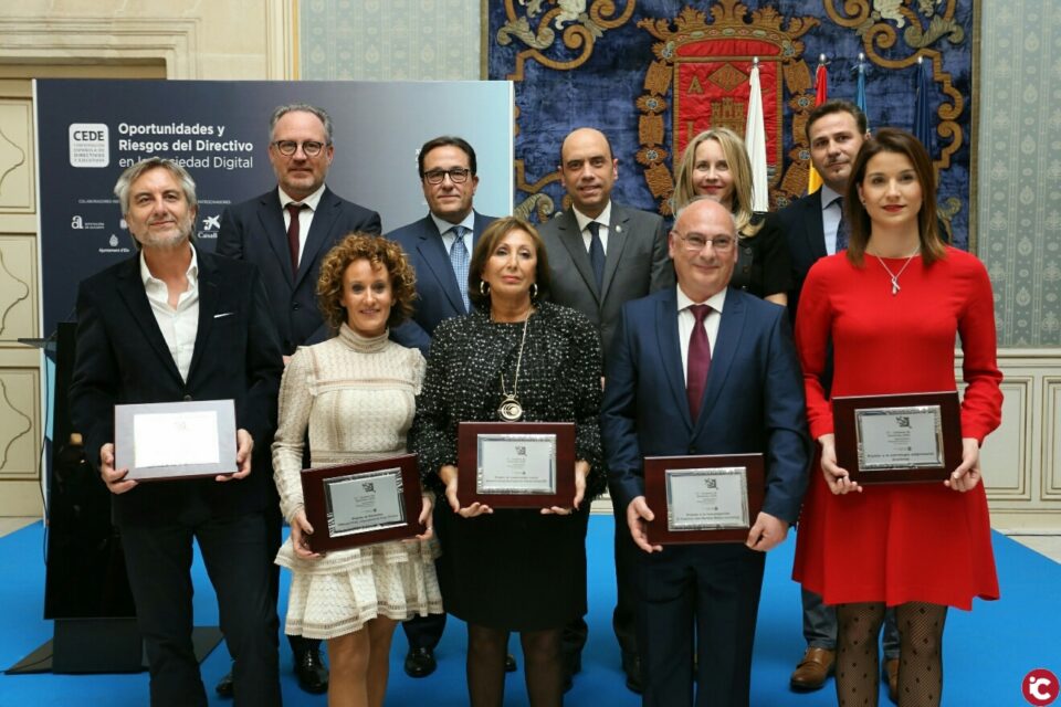 El alcalde recibe en el Ayuntamiento de Alicante a los directivos del congreso anual de la Confederación Española de Directivos y Ejecutivos CEDE