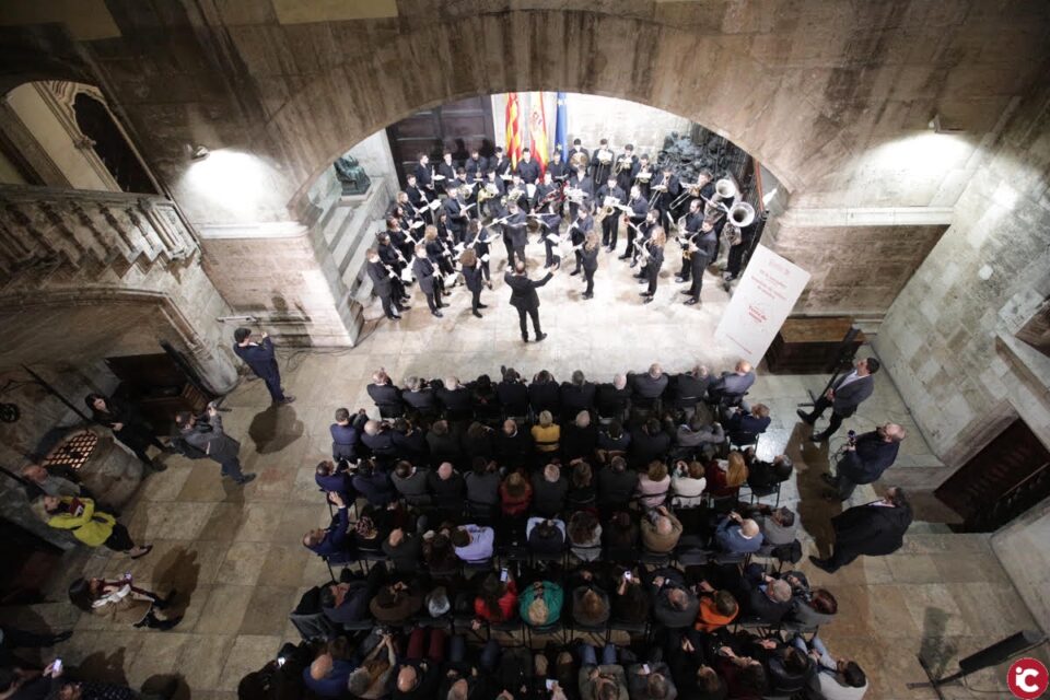 El President de la Generalitat ha entregado los Premios Euterpe de la FSMCV: Premio Euterpe a la dedicación a su Sociedad Musical para Eduardo Aracil Monllor de la Sociedad Unión Musical y Artística de Sax