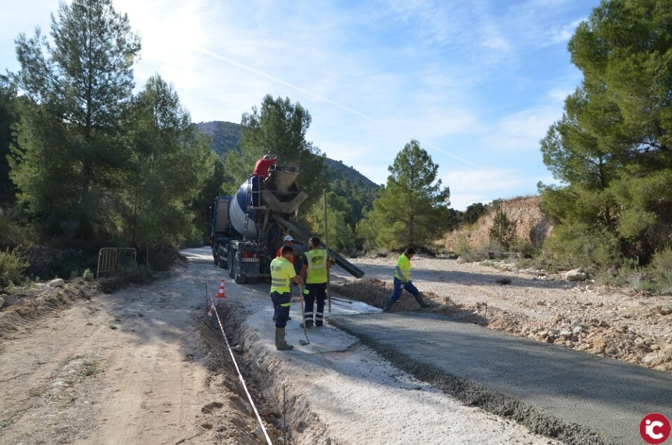El Ayuntamiento de Petrer repara el camino de Caprala