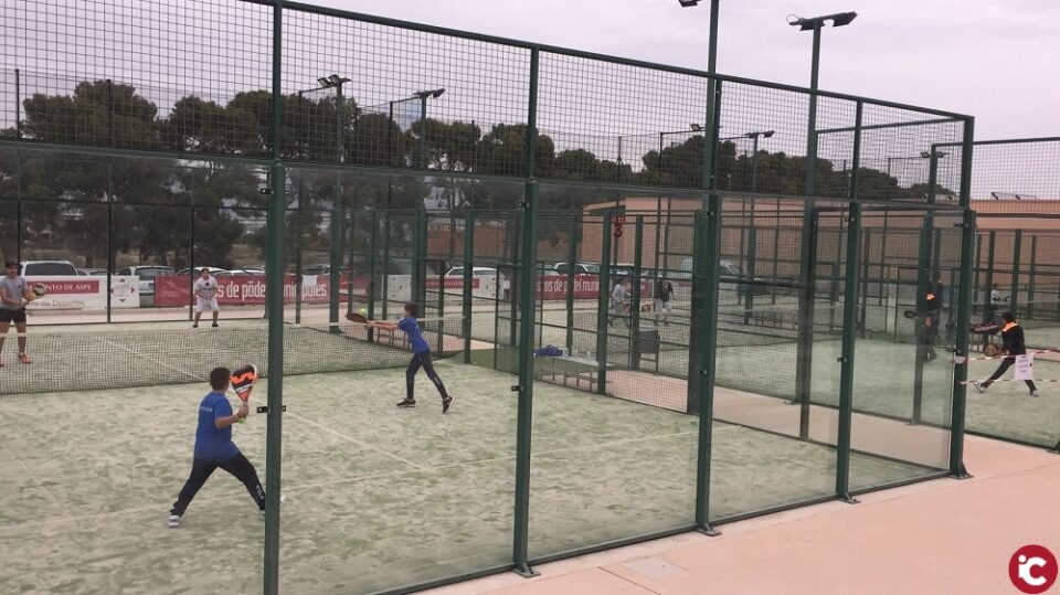 Las pistas municipales de Aspe acogen el I torneo de navidad de padel este fin de semana