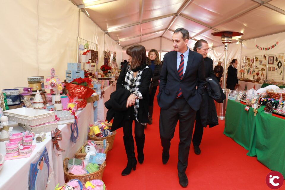 La solidaridad y el espíritu de superación inundan los jardines de la Diputación de Alicante con la tradicional Exposición de Trabajos Artesanales.