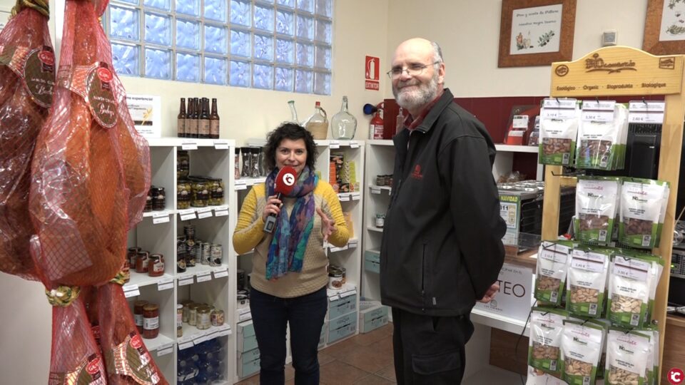 Haz tus compras de navidad en los mejores comercios de la comarca. Les ofrecemos unos reportajes especiales para estas navidades