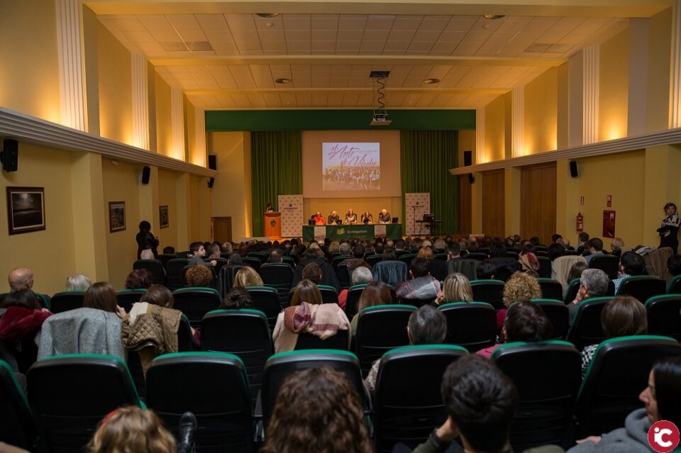 Presentado el calendario solidario contra el cáncer de mama por la Unidad de Patología Mamaria del Hospital de Elda