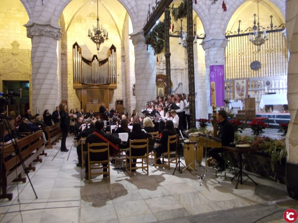 La Orquesta de la Sociedad y el coro de las Paulas realizan el concierto de Navidad a beneficio de Cáritas