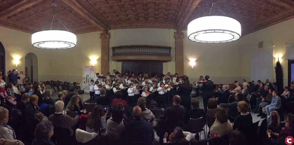 Concierto de Navidad con 34 niños de hasta 3 años de edad