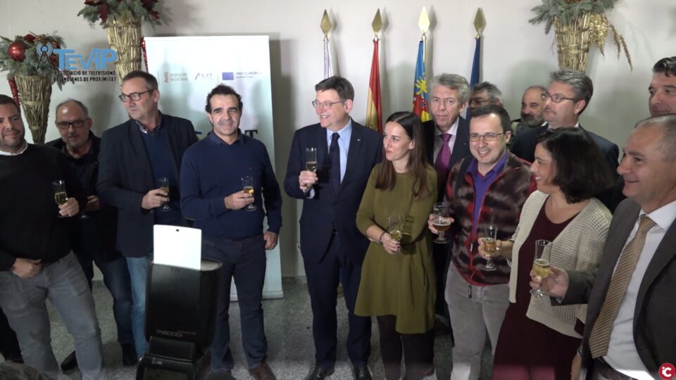 El President de la Generalitat brinda con los medios de la provincia