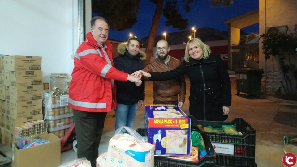 CIUDADANOS (CS) PETRER. Víctor Sales: Ciudadanos Petrer ha entregado a Cruz Roja 110 kg de alimentación no perecedera