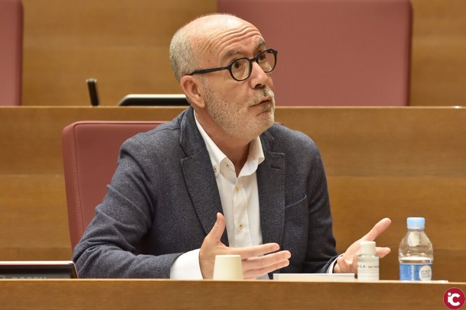 Luis Martínez (PP) denuncia que el Consell ha dejado a miles de universitarios sin cobrar las becas del curso que finaliza