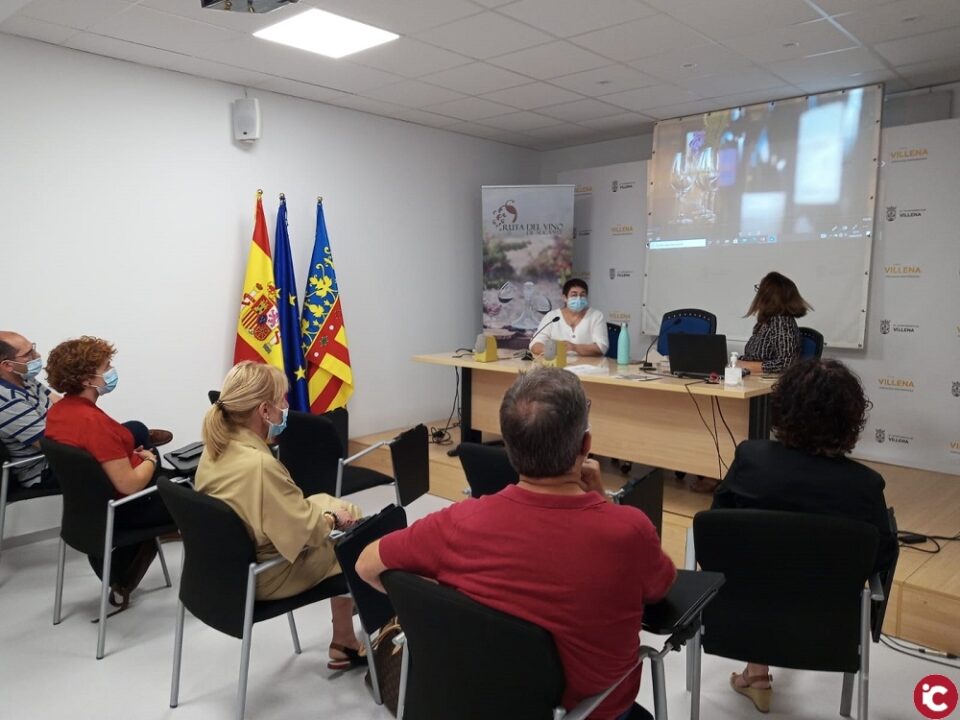 La Ruta del Vino de Alicante reúne a bodegueros y hosteleros para impulsar el enoturismo en Villena