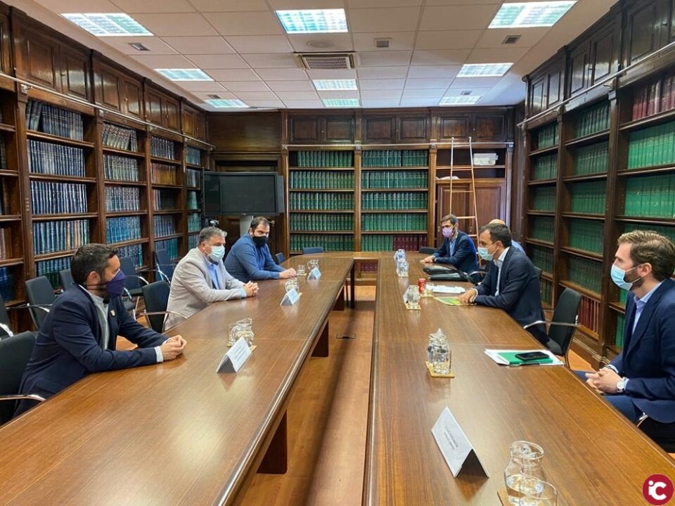 El alcalde se reúne con el Ministerio de Transportes para reclamar planes concretos del acceso a la estación del AVE