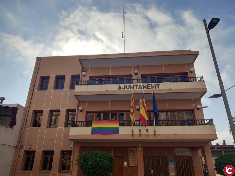 El Campello se adhiere a la declaración de la FEMP con motivo del "Día Internacional del orgullo LGTBI" y rubrica su compromiso para años venideros