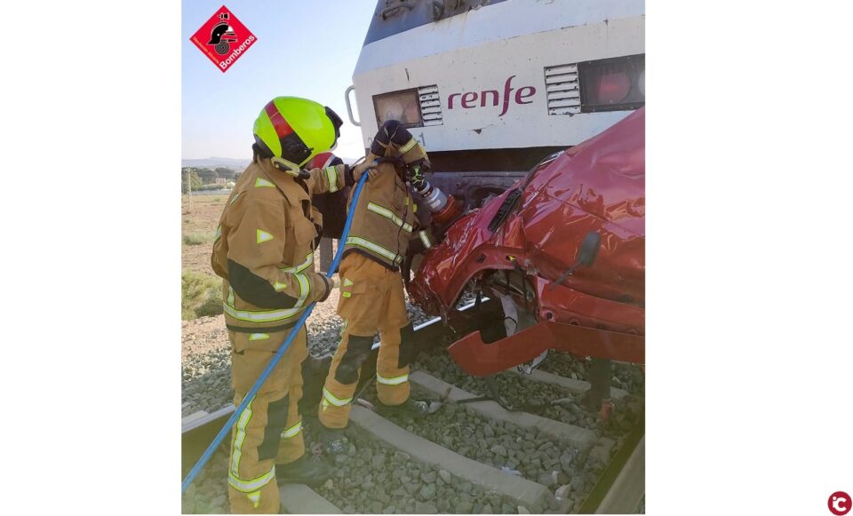 Fallecen 4 jóvenes tras chocar su vehículo con un tren en el paso a nivel de Novelda