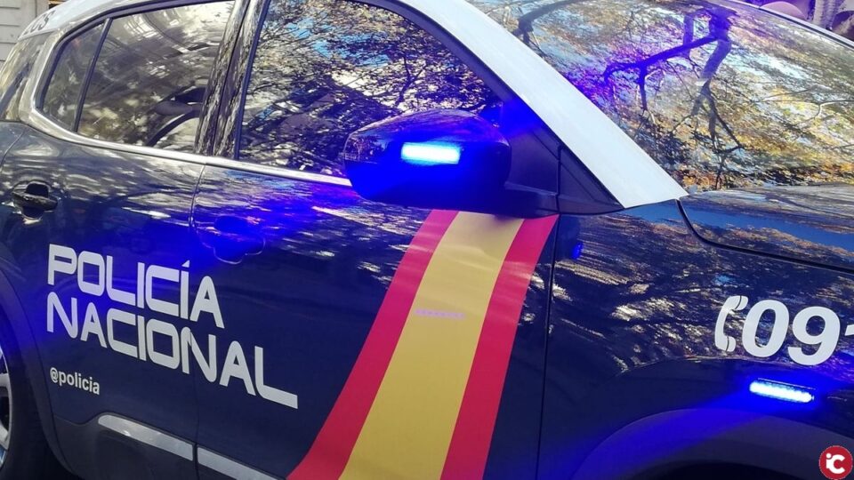 Se investiga el apuñalamiento de una menor a su padre para defender a su madre