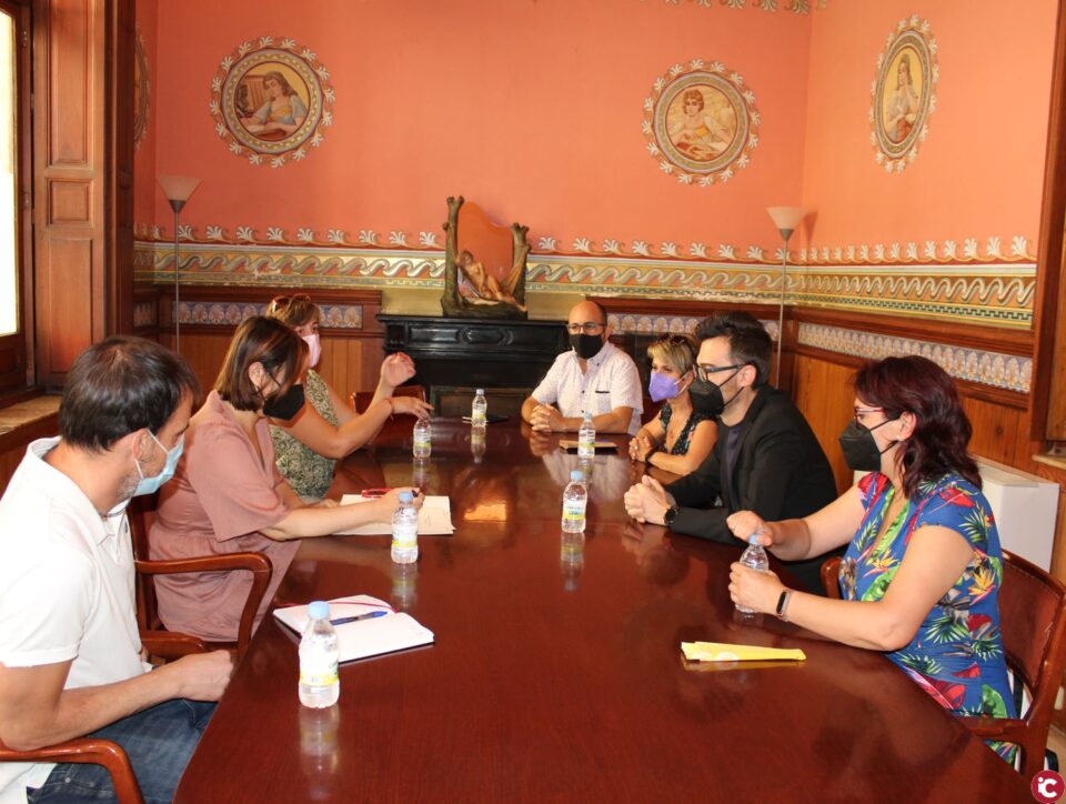 La Consellera de Calidad Democrática visita las excavaciones de uno de los refugios antiaéreos de Novelda