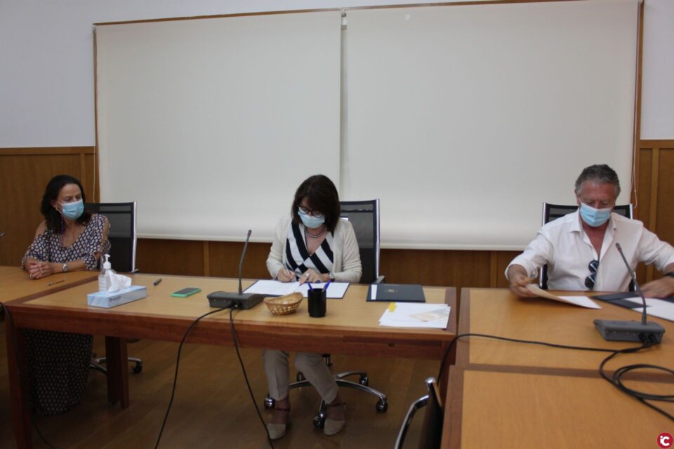 La UA i els clubs Rotaris Alacant i Alacant Port signen un conveni per a realització conjunta d'un concert benèfic a favor d'Acomar