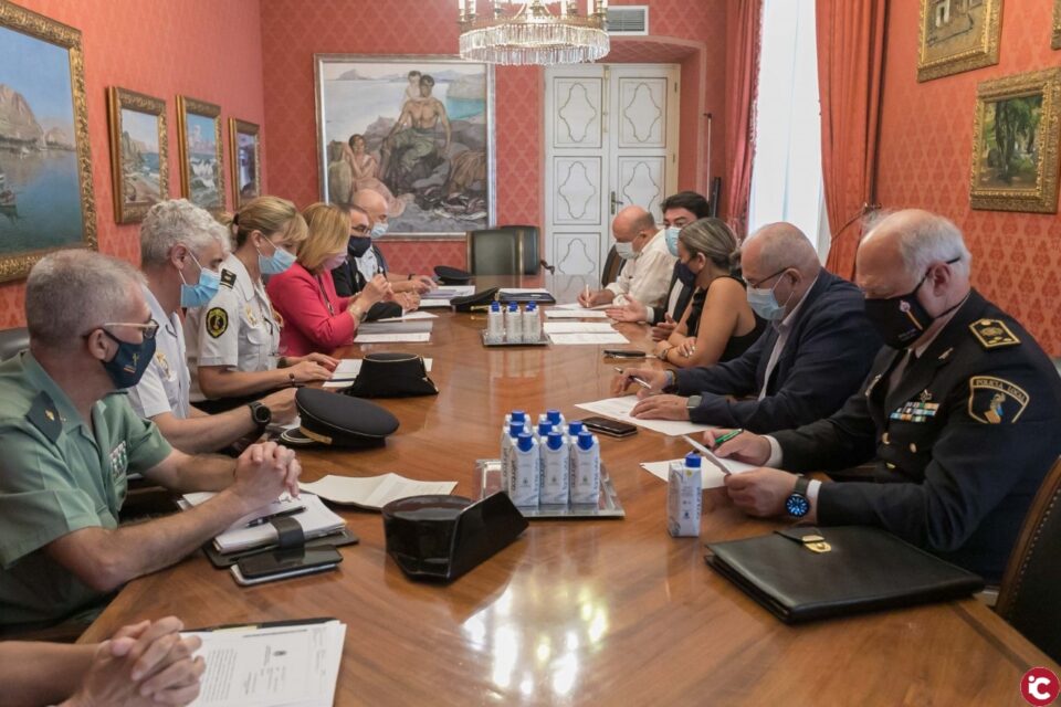 Los Cuerpos y Fuerzas de Seguridad de Alicante se coordinan para reforzar y mejorar sus dispositivos especiales en la operación verano y controlar el botellón frente al Covid