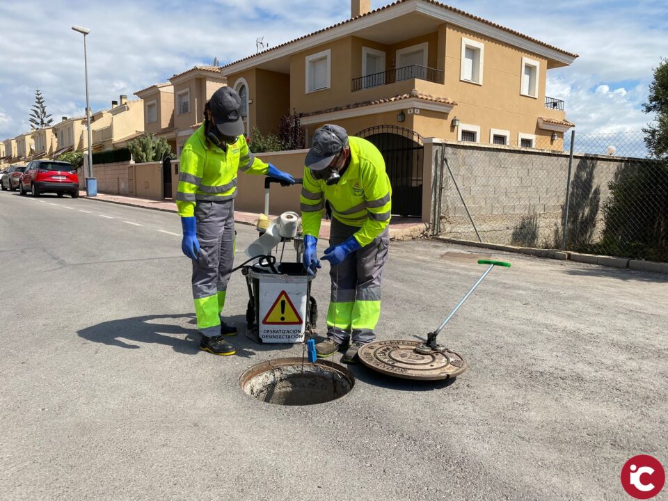 Se intensifica el tratamiento del alcantarillado de El Campello para evitar plagas