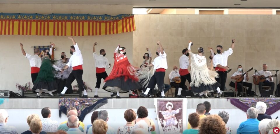 Actuació del grup de Cors i Danses de Tibi