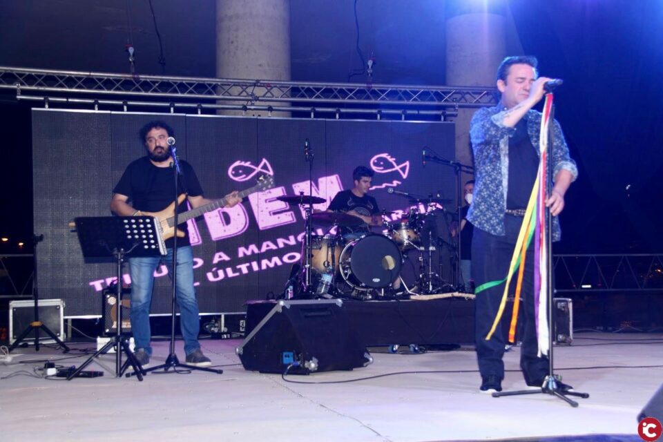 Un animado tributo a El último de la fila y una exhibición de baile marcan la jornada del lunes de las fiestas del Carmen de El Campello