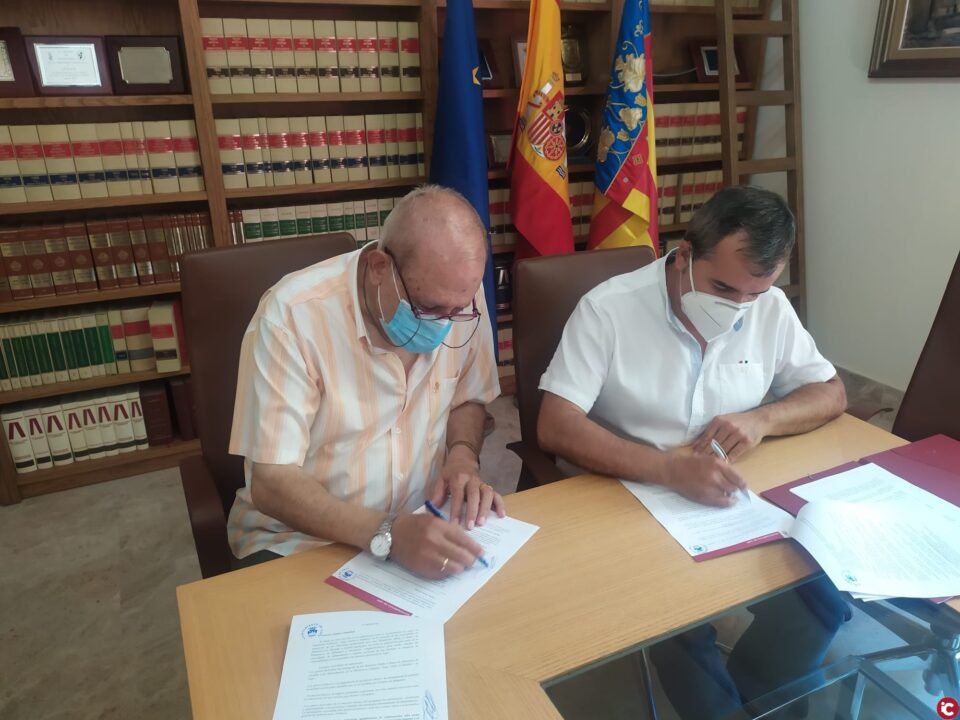 El Ayuntamiento de Aspe firma el convenio con la Plataforma solidaria "Aspe Contra el Hambre"