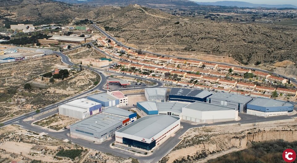 El Ayuntamiento de Elda avanza en la modernización de la imagen de los polígonos industriales de la ciudad con el objetivo de atraer nuevas empresas