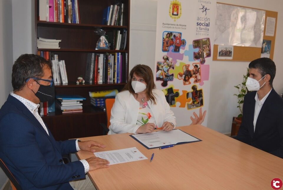 La Concejalía de Acción Social de Alicante y la UMH dispensarán atención gratuita en podología a cientos de mayores