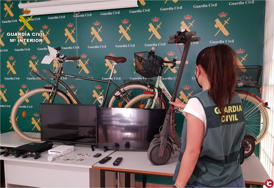 La Guardia Civil detiene en Torrevieja a una banda que usaba a menores de edad para cometer delitos