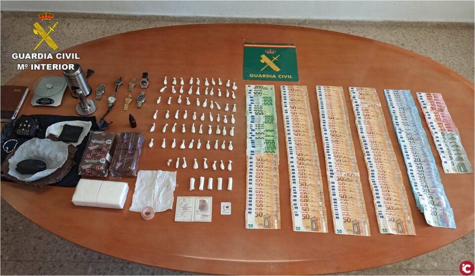 La Guardia Civil de Alicante desmantela tres puntos de venta de droga al menudeo en diferentes localidades de la provincia
