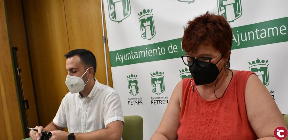 Charlas a más de 800 alumnos de 6º de primaria y 1º de la ESO y cerca de 35 intervenciones fuera del aula en los primeros meses del agente tutor en Petrer