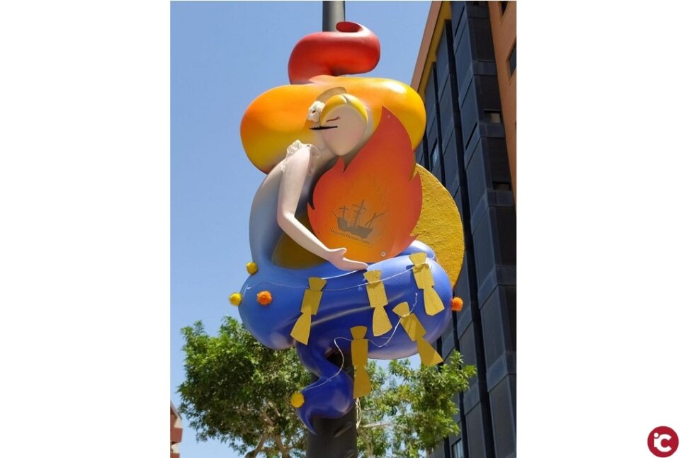 Las calles de San Vicente del Raspeig se engalanan de Hogueras con motivos fogueriles