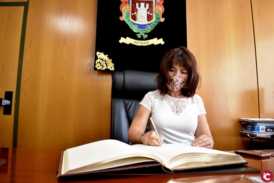 El Ayuntamiento de Petrer otorga a Margarita Escarpa el Premio Honorífico Guitarrista José Tomás 2021