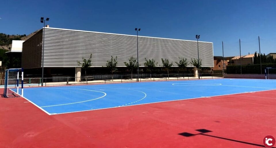Substitució de la superfície de la pista central de futbol sala del Poliesportiu Municipal de Cocentaina