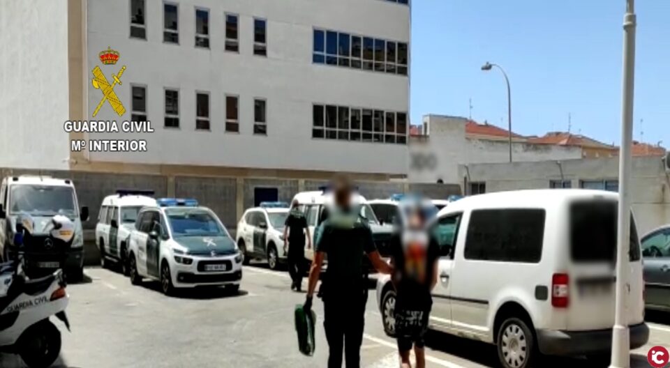 La Guardia Civil detiene a un hombre dos veces en Torrevieja por cometer diez robos en una semana
