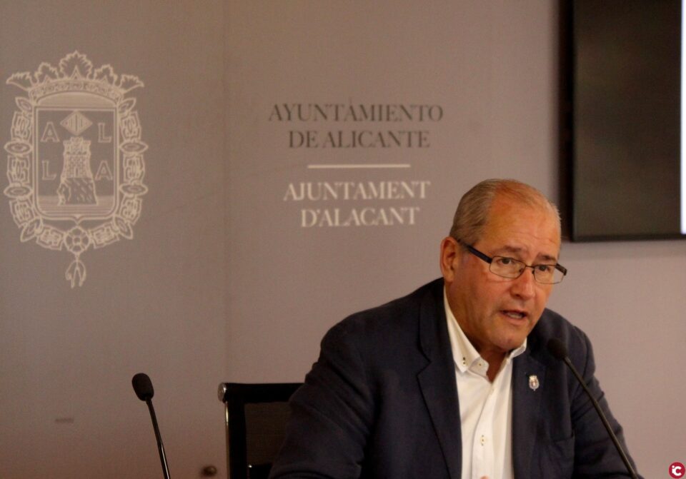 El Ayuntamiento de Alicante va a ofrecer un servicio de alquiler de bicicletas y patinetes eléctricos en la ciudad