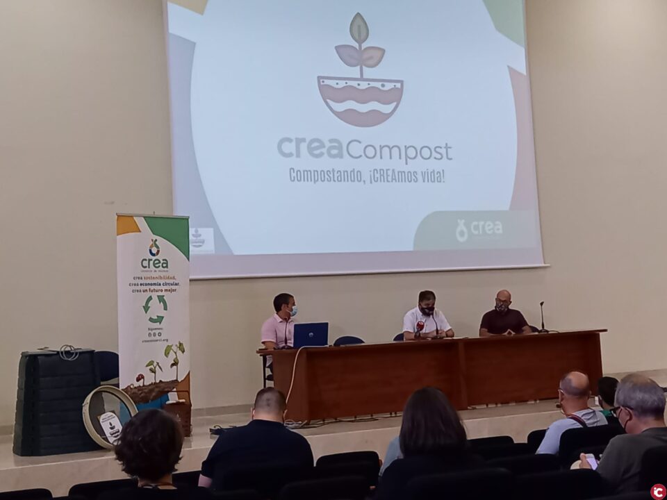 El Consorcio de residuos CREA de presenta en Villena su proyecto de compostaje doméstico
