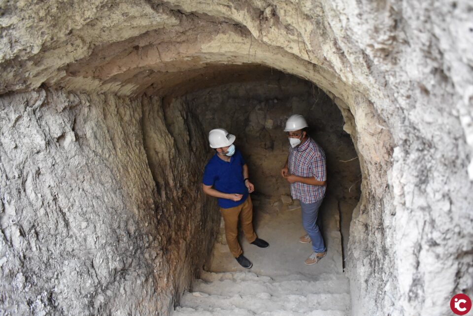 Petrer estudia la forma de integrar la entrada al refugio antiaéreo en la futura remodelación de la plaça de Baix