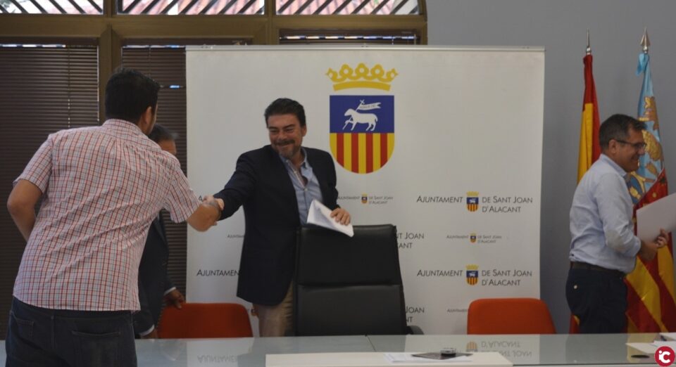 El alcalde de Alicante exige más implicación de los Gobiernos central y autonómico para potenciar el eje Alicante-Elche