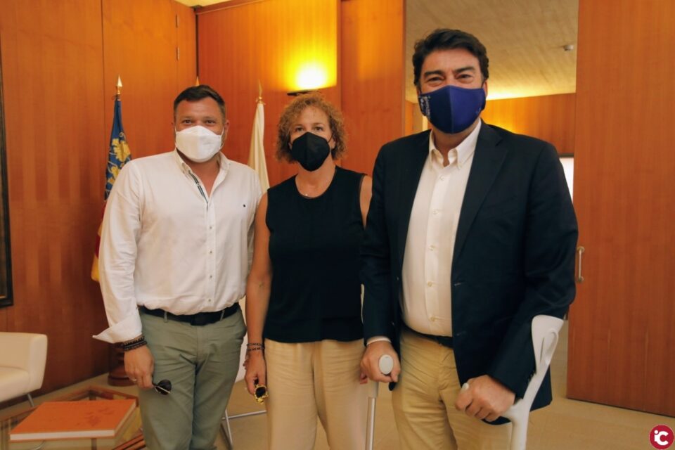 El alcalde de Alicante recibe a la presidenta del Colegio de Enfermería con motivo del Congreso Nacional de Matronas en Alicante