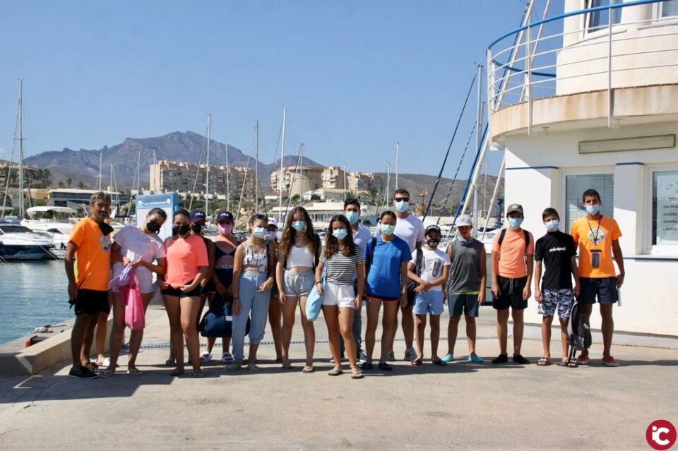 Las actividades náuticas de la concejalía de Juventud de El Campello llegan a su ecuador