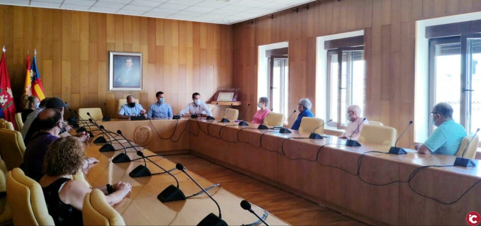 El Ayuntamiento de Elda se reúne con las Asociaciones de Vecinos para trasladarles la propuesta de actividades infantiles en los barrios durante las Fiestas Mayores