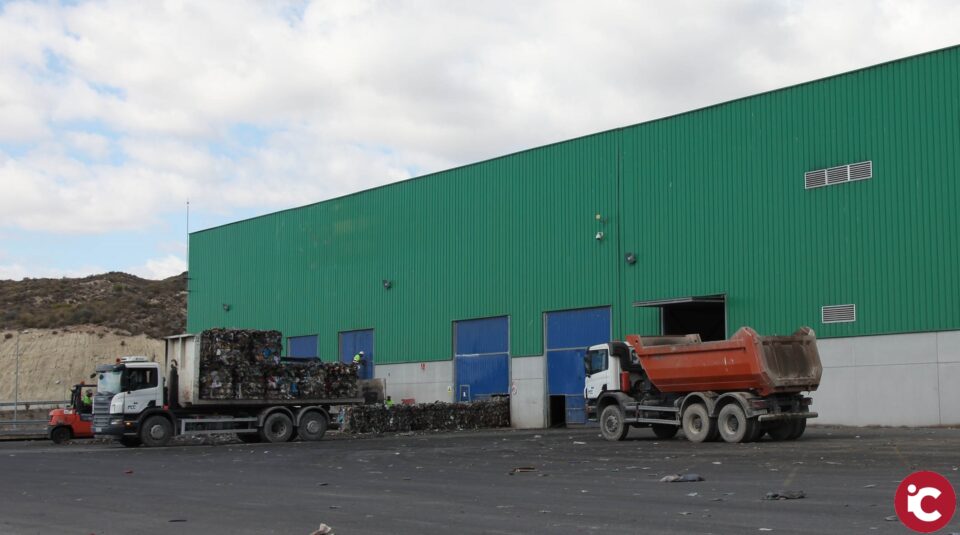 La Diputación de Alicante ayuda con un millón de euros a seis mancomunidades y 37 municipios en la recogida y transporte de sus residuos