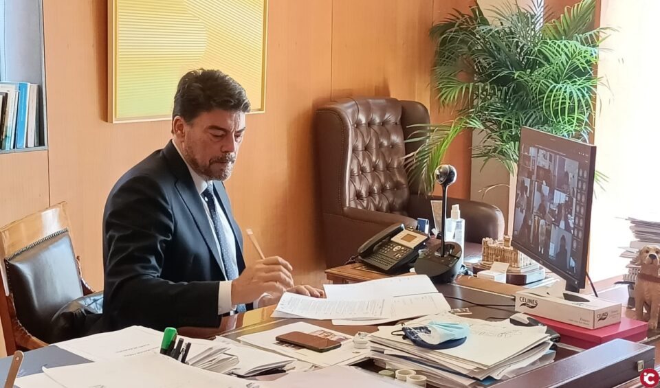 El Pleno acuerda por unanimidad erigir en la plaza de América el memorial a las víctimas