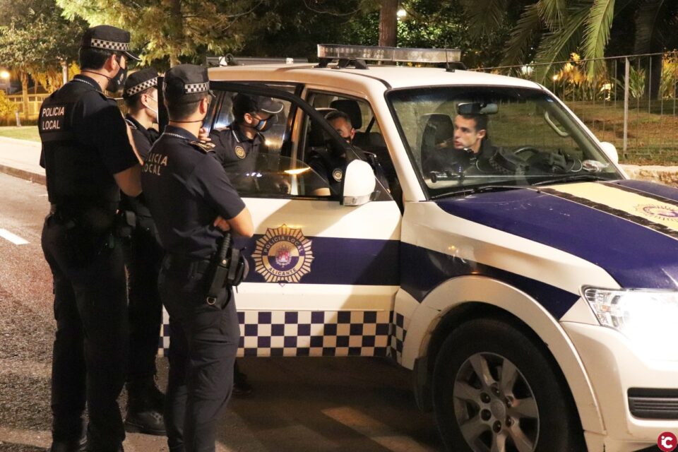 La Policía Local de Alicante detiene en un botellón a un menor como presunto traficante por vender hachís a 5 euros el gramo a sus amigos